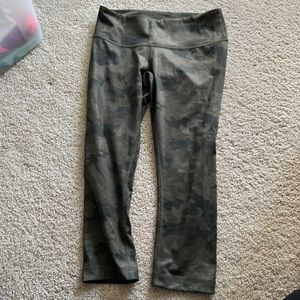 Cropped Lululemon Green Camo Leggings